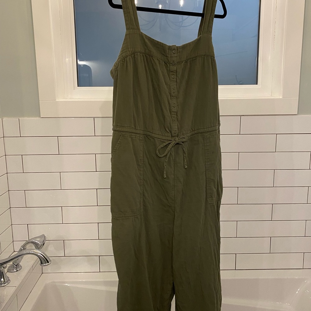 Olive green sleeveless jumpsuit